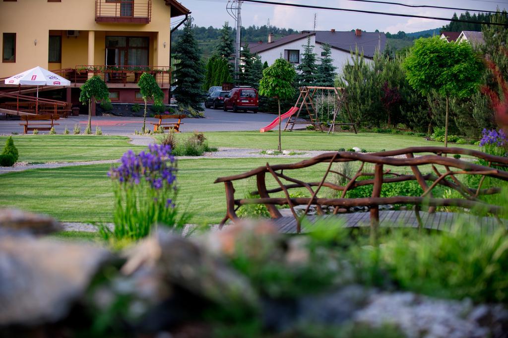 Hotel & Restauracja Okraglak Хенцины Экстерьер фото